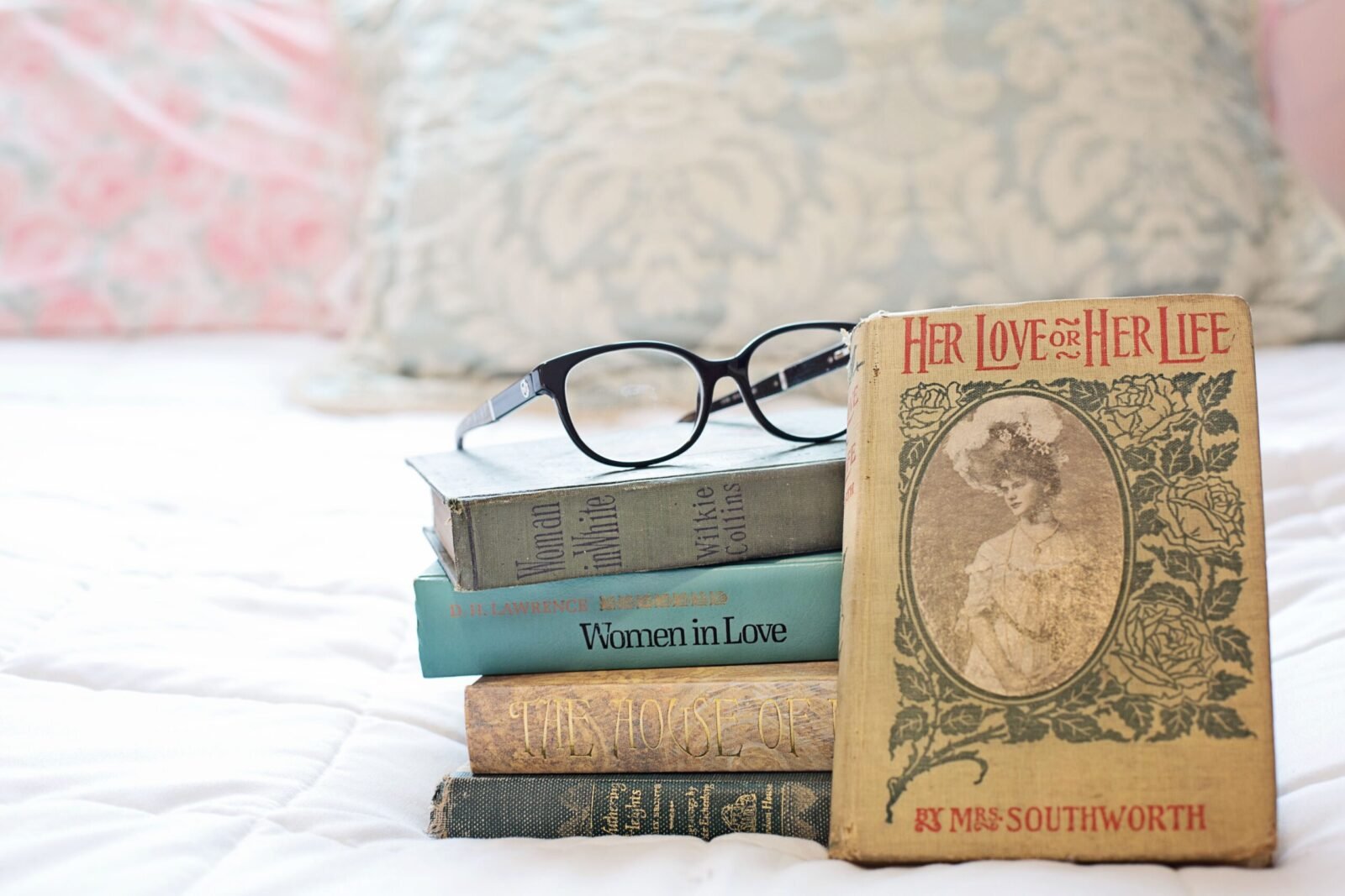 The Best Romantic Novels of All Time: A Complete Guide to Love in Literature